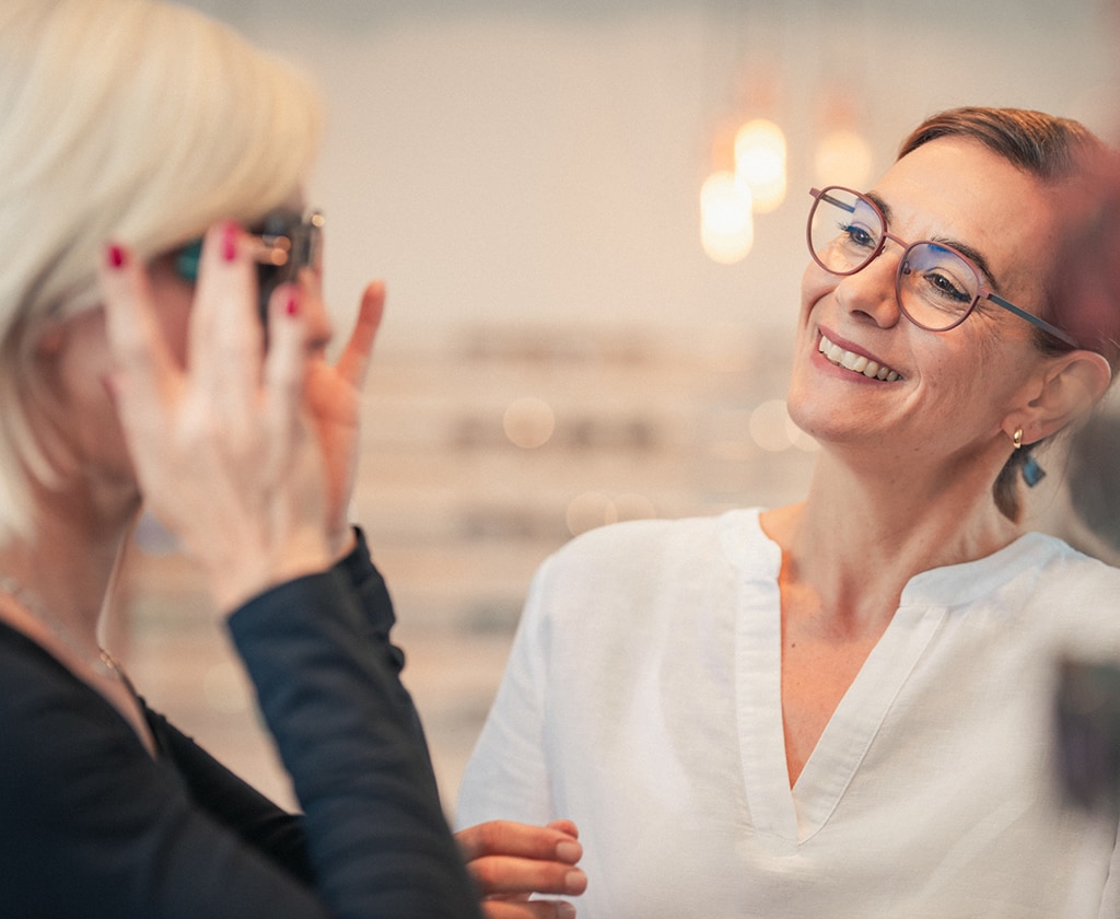Persönliche Kundenberatung im Fachgeschäft Top Optik Stuttgart