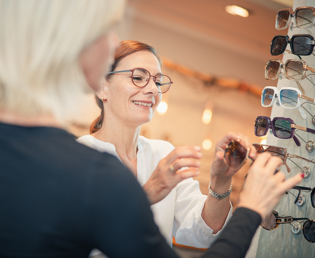 Auswahl und Beratung zu Sonnenbrillen bei Top Optik Stuttgart
