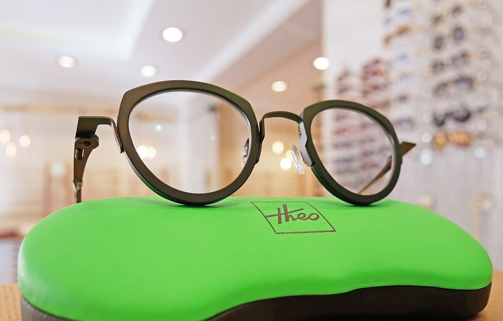 THEO Eyewear aktuelle Kollektion: Brillenfassung schwarz