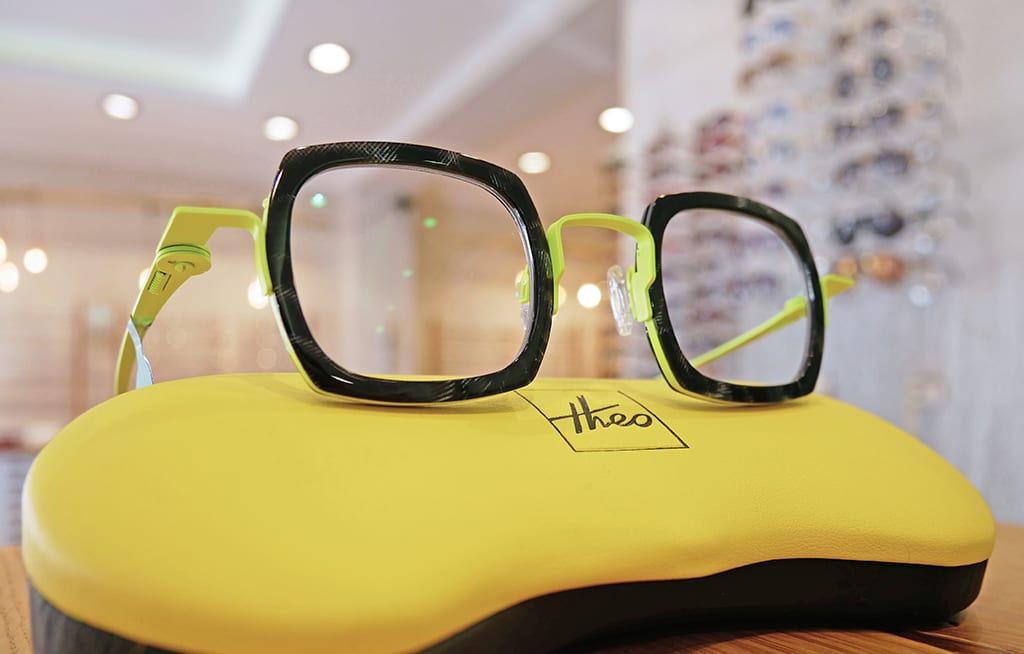 THEO Eyewear aktuelle Kollektion: Brillenfassung gelb-schwarz
